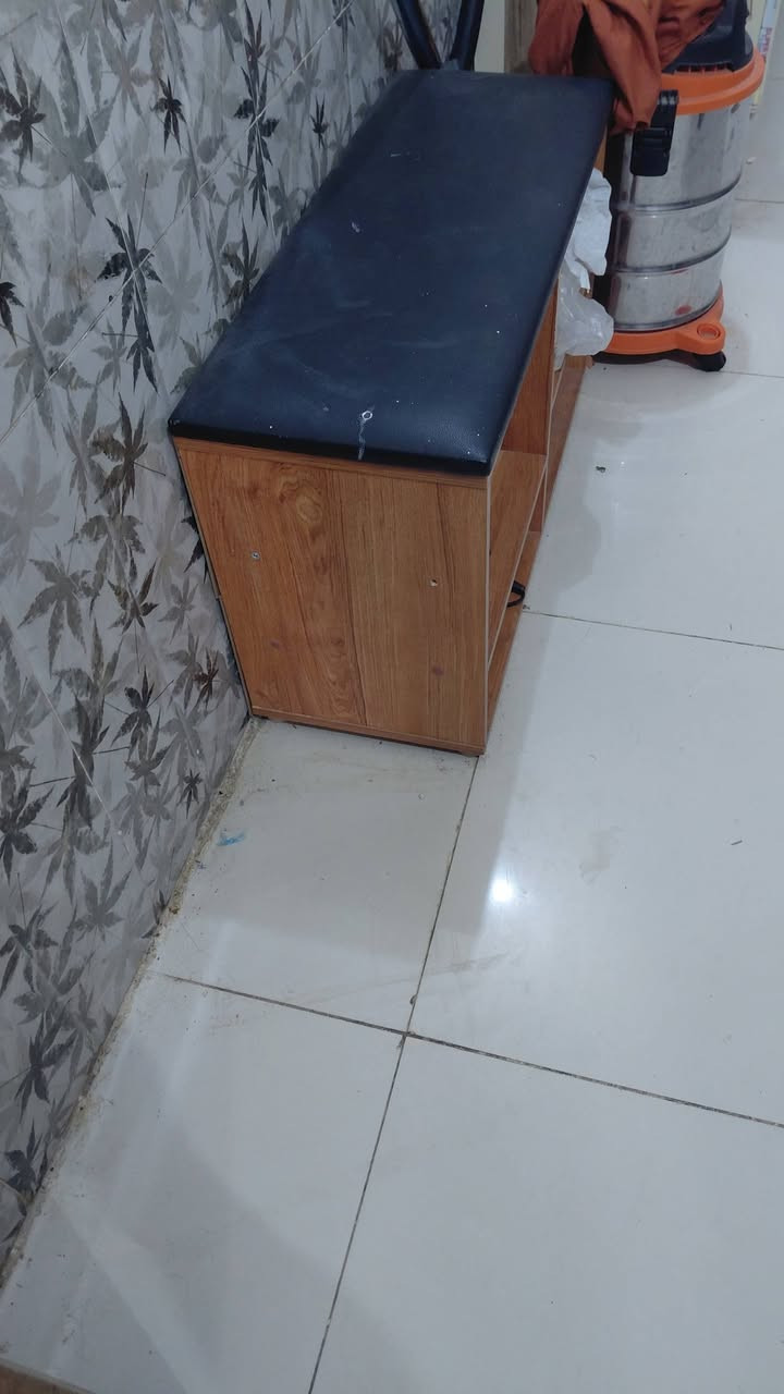 غراض للبيع نضيفه جدا للتواصل متوفر *********** عادي واتساب
