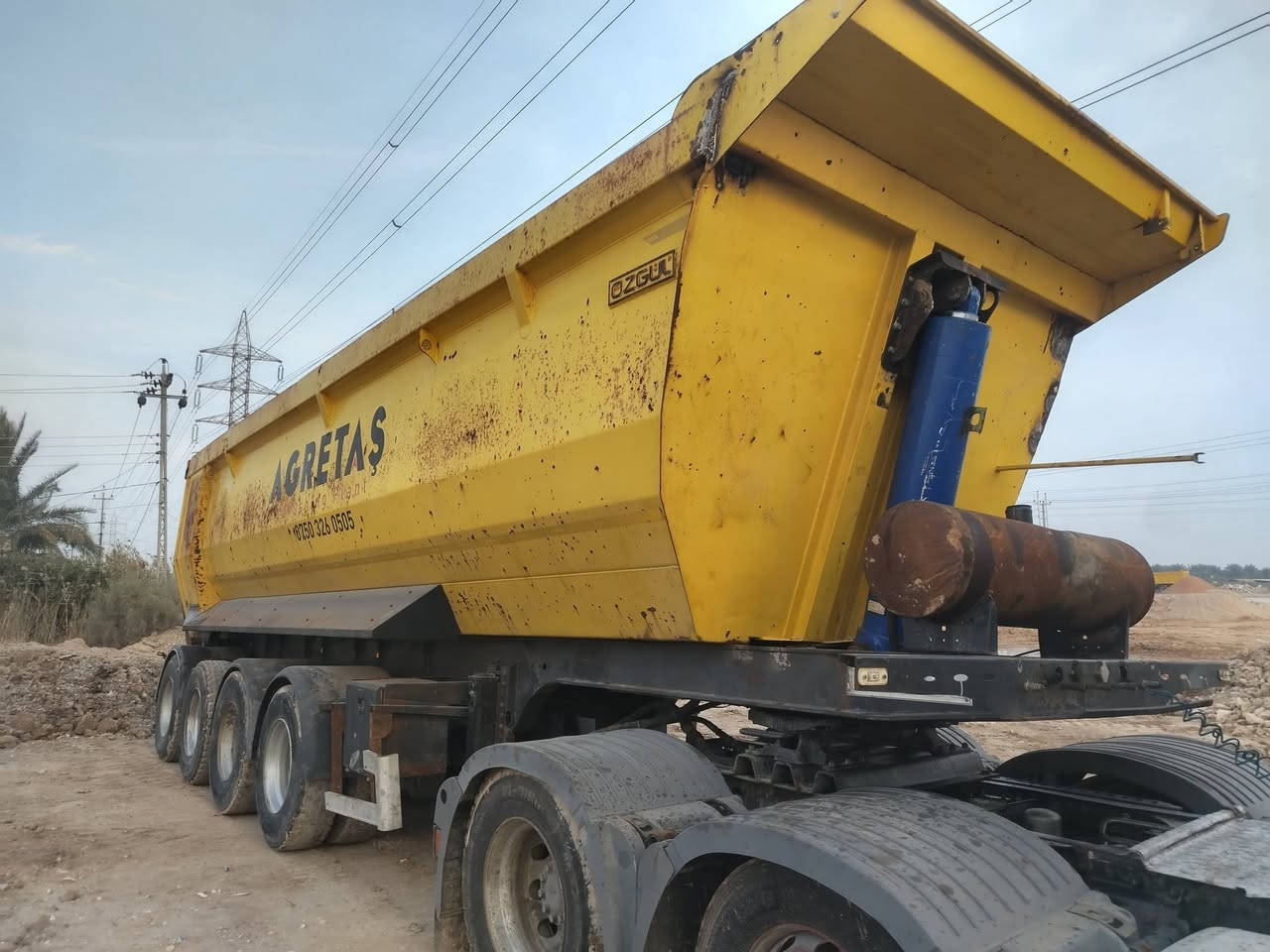 السلام عليكم عربانه تركيه ٤ محاور چوبلس ٢ رفاع ٢ ثابت ذرعه ٣٣ متر دنكير ١٦ المنشئ تركي ***********،،***********
