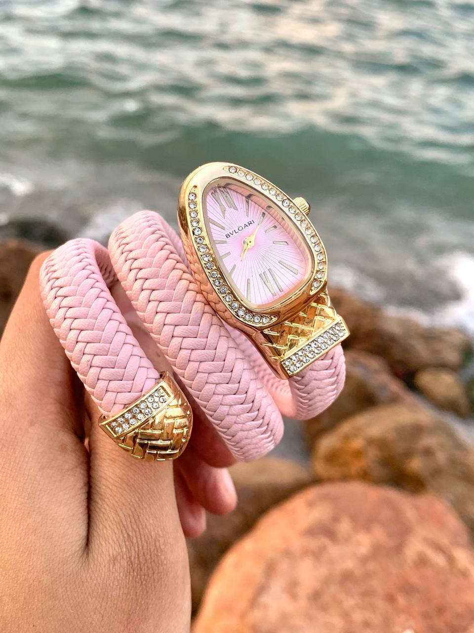 ⌚✨ الأناقة تبدأ من التفاصيل…

لو بتدور على ساعة تجمع بين الفخامة والبساطة، ساعة ARVON هتكون اختيارك المثالي.
تصميم مميز وسوار جلد مضفور يعطيك إطلالة مختلفة في كل وقت.

⭐ المميزات:
✔ تصميم أنيق يلفت الانتباه
✔ سوار جلد مضفور مريح وأنيق
✔ مناسبة لكل الإطلالات (كاجوال أو خروج)
✔ هدية مثالية لأي شخص مميز

🎨 الألوان المتوفرة:
💚 أخضر
💗 بينك
🖤 أسود

🎁 هدية مجانية مع كل ساعة

💰 السعر:290$

📩 للطلب ابعتلنا رسالة الآن
واكتب في الكومنت: أنهي لون عجبك أكتر؟


**إذا كنت صاحب هذا الإعلان وتريد حذفه لأي سبب، رجاءا أرسل رسالة إلى الدعم الفني**