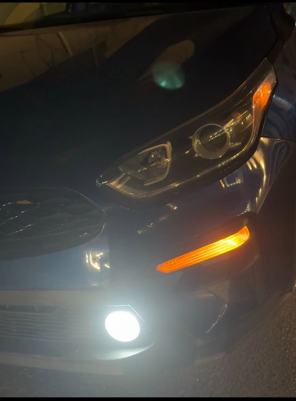 جوه السوك فورتي موديل 2021 السياره نص مواصفات حادثها جاملغ خلفي وشويه من الجنطه والبنيد مبدل بلادي وبنيدها القديم موجود وبيها زلغه بين بابين جهت الصدر المكينه تبديل قطع مفتوحه والكير AT السعر 120 قفل لاتعبك ولاتعبني ***********
