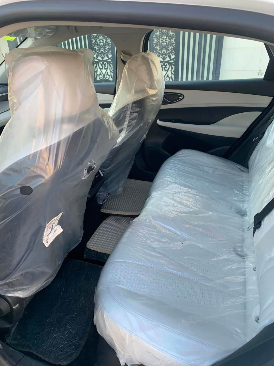 السلام عليكوم 👋

BYD SEAL 05

الموديل : 2025

اللون : ابيض 

السعر : 136$$

المسافة المقطوعة : 12000 KM

حجم المحرك : 4 سلندر ( 1،5L )

محرك هجين ( بانزين - هايبرد - كهرباء )

نسخة DM-i

سيارة مرقيم اربيل 

المواصفات : 

بصمة - كارت 

بصمة تغشيل عن بعد

بصمة باب

ويل كب كروم اسود

لايت زينون

اشارات ليد

اشارات مري

شاشة لمس

كشنات جلد لون ابيض

كير شكل جديد ( شخاطة )

هاند بريك اوتوماتيك

كاميرا خلفية

حساسات خلفية

وبقية المواصفات المعروفة 

سعرة 136 $ بي مجال 

العنوان : 

اربيل 

للاستفسار والاتصال على الارقام التالية :

*********** ☎️ أربيل, العراق
