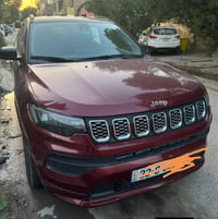 جيب كومباس موديل 22 ماشي 27 الف حتي سبير ما نازل من سياره سعر 150 ورقه...
