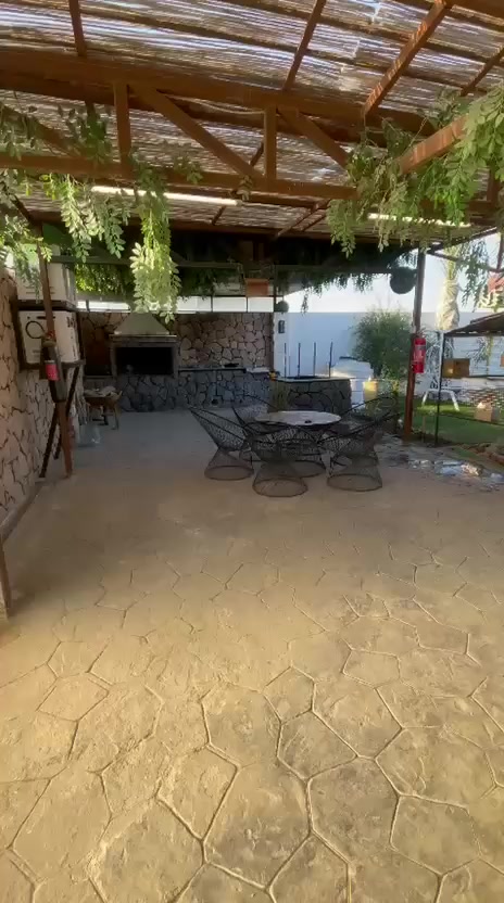 السلام عليكم موجود مزارع في الدوره البوعيثه بسعر مناسب للاستفسار أو الحجز واتساب 
+موثقه في تطبيق اجرلي ***********
