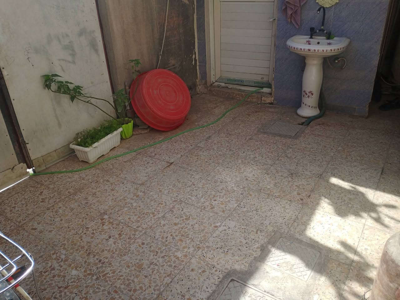 دار للبيع
المساحه 125  طابو زراعي سند 25 يحتوي البيت كافه الخدمات ماء و مجاري  و مدارس قريب على شارع الخدمي  مال كراغول   ويحتوي مطبخ و كلدور و غرفه وحده واستقبال العنوان حله نادر الثانيه شارع زين العابدين الخدمي مال كراغول  السعر 65 وبي مجال


**إذا كنت صاحب هذا الإعلان وتريد حذفه لأي سبب، رجاءا أرسل رسالة إلى الدعم الفني**