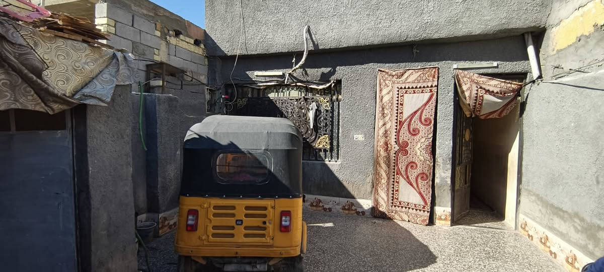 السلام عليكم بيت لبيع المساحة 110 والواجهه 5 نص متوفر جميع الخدمات مي + كهرباء + مجاري العنوان الدار الشماعية (حي الرحمة) خلف ساحة رسول لتواصل على الرقم ‏‪***********‬‏  التواصل من خلال الاتصال لايوجد مواقع تواصل
