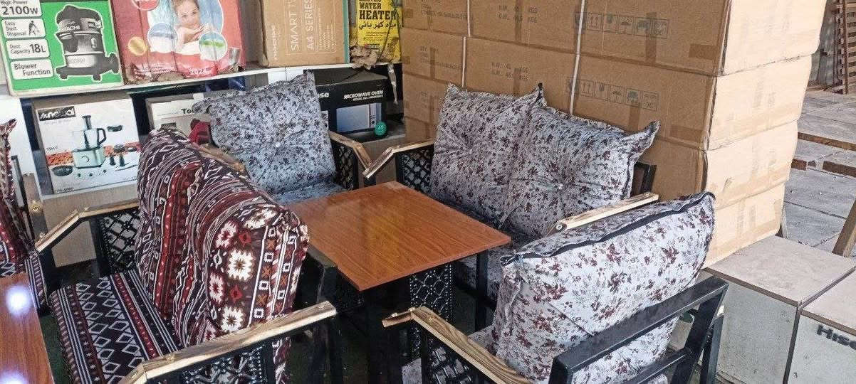 تخم 4 مقاعد 
مع الطبله الوسطيه 
تفصال حسب الطلب 
المقعد حديد 
السعر 375 الف بغداد, العراق


**إذا كنت صاحب هذا الإعلان وتريد حذفه لأي سبب، رجاءا أرسل رسالة إلى الدعم الفني**