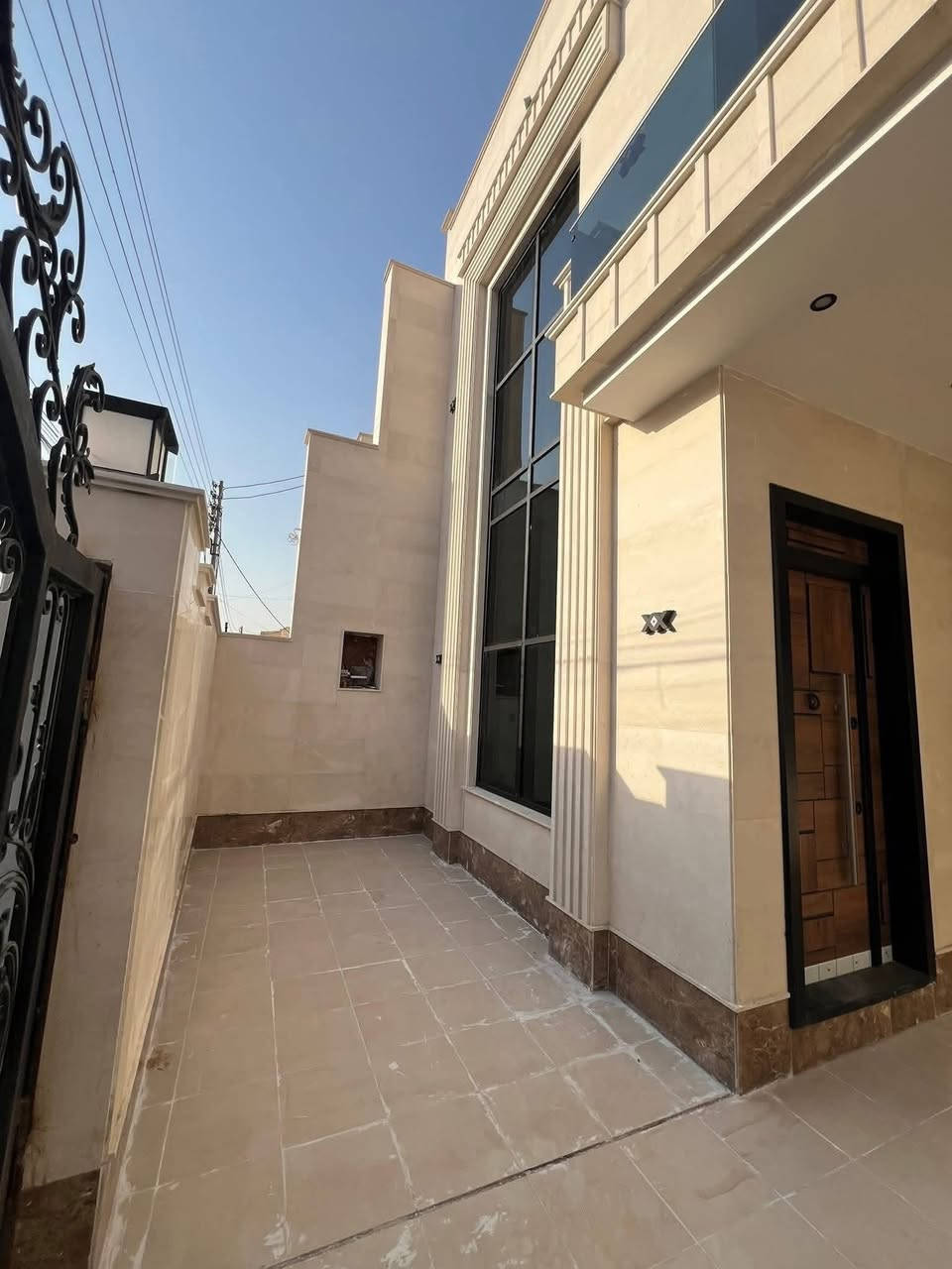 عقارات-الخضراء - نسعى - دومآ- نحو- الافضل

#اعلان رقم ((1023))

#دار بناء درجة اولى للبيع في منطقة السيدية مربع الضباط التصنع 

#مساحة :168متر  واجهه: 8 م
#المحتويات : 1 نوم  طابق أول صالة  استقبال هول داخلي مطبخ  خدمات متكاملة مناور كراج 
طابق الثاني نوم عدد3 خدمات طابق الثالث نوم عدد1سويت 

#المواصفات : ارضية مرمر وواجهة مرمر وجبس بورد تأسيس كاميرات وسبالت دفن وابواب قاصة

#السعر : اتصال على المكتب 

مراسلة الصفحة على # الفيس بوك 
عقارات -الخضراء - في السيدية
# او الاتصال على الرقم
☎️***********☎️ 
#او مراجعة مكتب الخضراء 
في السيدية شارع العلوة مقابل قاعه ريتاج للمناسبات
