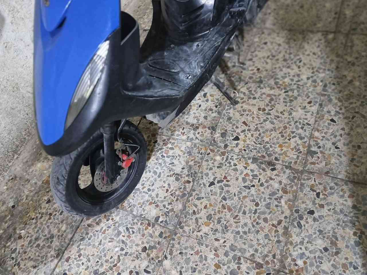 السلام عليكم شباب للبيع تخبل مكينه بلدي بدراجه تخبل نقله سلف هندره الواحد تشتغل دراجه مال لمبه بس الكفرات التجاري السعر 450 مكان بغداد الكاظميه*********** وياها كفرات الاصليه لون بيض شري يراسلني البوشه 49 بلاديه
