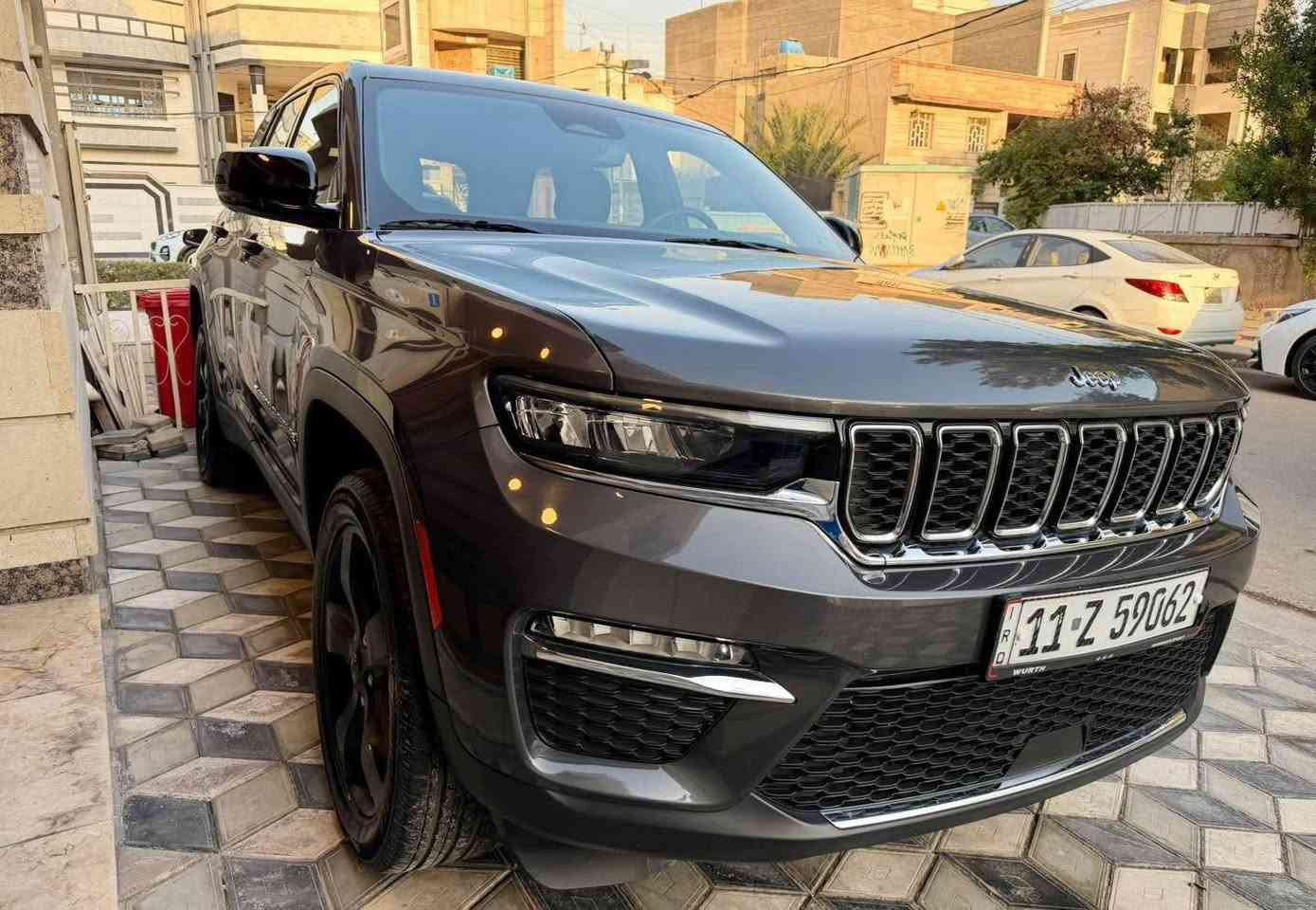 للبيع جيب كراند شيروكي 2023 كلين بدون حادث 
:
الرجاء قرائة المنشور اسفل الاعلان قبل الاتصال 👇🏻
موديل 2023 كاملة بدون اي نقص الحمد لله 
المواصفات واضحة بالصور ورقم الشاصي موجود هم
السيارة ماشية 23 الف ميل  
ب اسمي شخصياً تحويل ثاني  يوم رقم بغداد
مكان السيارة بغداد / شارع فلسطين 
:
السيارة كلين بدون حادث ( سرقة او تخريب ) 
تبديل قطع اصلية نفس اللون مطابق فقط بدون اي صبغ
وبيهة حالوب خفيف جان / سويته PDR باقي فقط بالقمارة
سعر السيارة 27.500$= 275 ورقة 
بيهة مجال بسيط حق الجية مو اكثر 
*********** اخوكم المهندس علي 
رقم الشاصي ( 1C4RJHAG6P8704990 )
