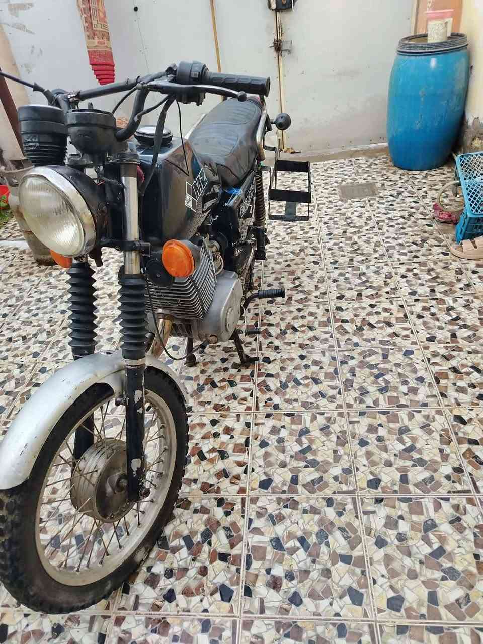 سلام عليكم
مكلف بالنشر 
متاح دراجه امزت 82 (بدون) لحيم بس بالخشم 
كصه 6  السعر 950 وبيها مجال مكاني ديالى قضاء بلدروز 
هاذ رقم صاحبها ***********
