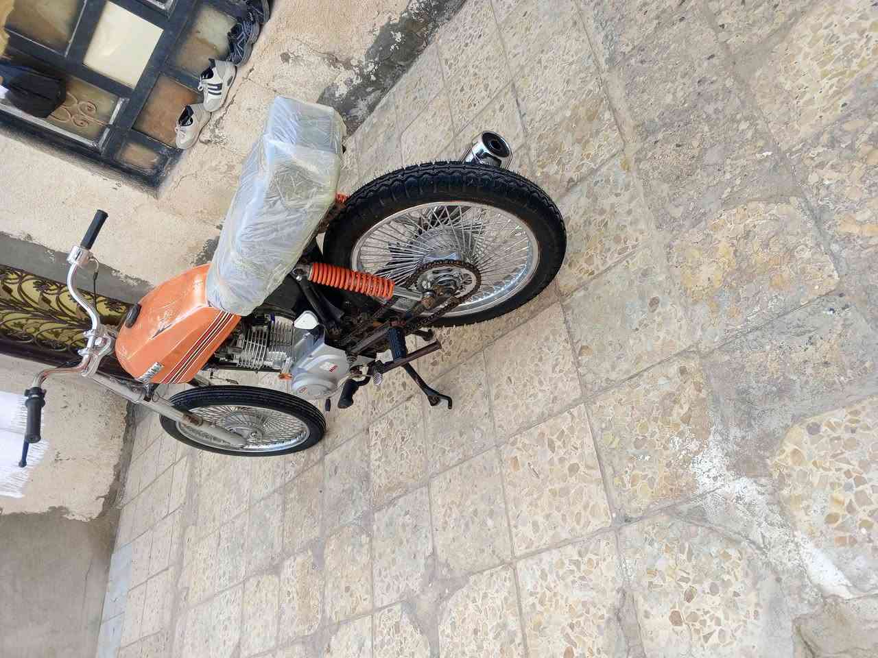 السلام عليكم
دراجه ناعمه للبيع موديل 20 اوراق اصولي شاصي مكفول محرك مفتوح تخم تاير جديد دراجه حلوة ونضيفه 
مكان ذي قار الرفاعي السعر 450وبيها مجال بسيط اتصل على ***********
