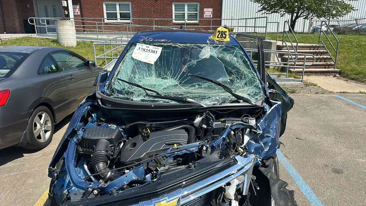 شفروليه كوينكس 2024 LT 
لون ازرق فول موصفات عده البنو راما
الحادث واضح بل صور السيارة ابيع على حادثهه
باسمي تحول مباشر
السعر 68$ ورقة قفل
العنوان : بغداد مجمع مشن
***********
