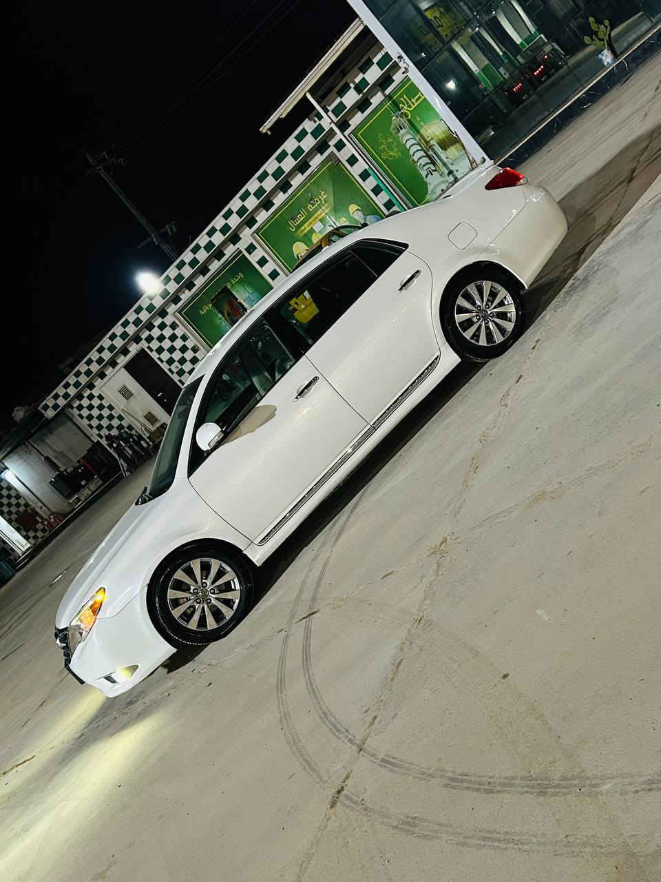 السلام عليكم تيوتا افلون للبيع خليجي كفاله من لصبغ موديل 2011 رقم بغداد سياره فول مواصفات فتحه 5بصمات  كامره شاشه كشنات كهربائي جلد لايت زنون حساس امامي خلفي لسيارة فول واحد علا واحد جاهزه مكينه وكير وحداديه وتخم تاير كله جديد تبريد ثلج لمكان بآبل لسعر 175 لتصال ***********
