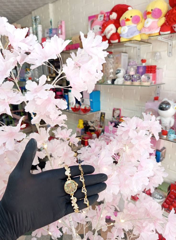 تشكيلة كبيرة 😍🔥⏳⌚⌚من الساعات والاكسوارات اعلااا كوالتي 
واسعار كتير لطيفه 🥺 🦋 😍 
ساعات كابلز 🩵⌚🩷
ساعات شبابيه🖤⌚
ساعات عروس 🤍💐🦋
ساعات ترند 🖤⌚
ساعات كاجوال 🩶⌚
ساعات رولكس 🤎⌚
ساعات شيك🖤⌚
ساعات رسميه 🩵⌚
اساور كارتير 💐🦋
اساور توليب 🌷💐🦋
ساعات تتش اطفال ⌚💛


**إذا كنت صاحب هذا الإعلان وتريد حذفه لأي سبب، رجاءا أرسل رسالة إلى الدعم الفني**