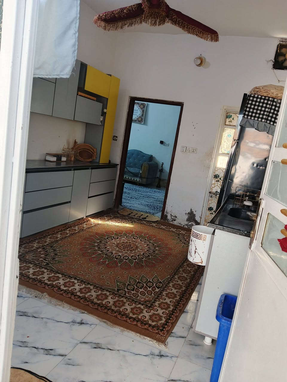 يوجد بيت في منطقة سيف سعد الغالبيه للبيع قرب المدارس مساحه البيت 175 متر البيت يحتوي على استقبال غرفه وصاله ومطبخ ؤصحيات داخل وخارج قاطين قاط الثاني بعد مامسقف البيت من داخل كلش نضيف السعر 65 ؤبيه مجال ***********
