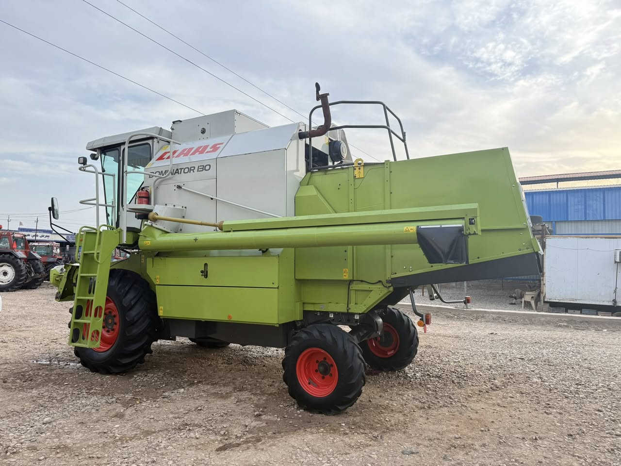 بسم الله الرحمن الرحيم 
البيع حاصده كلاص موديل(2018 )جديد جد على وضع الشركة 
رقم انبار السنفسار(***********)واسط الزبيدية ￼
