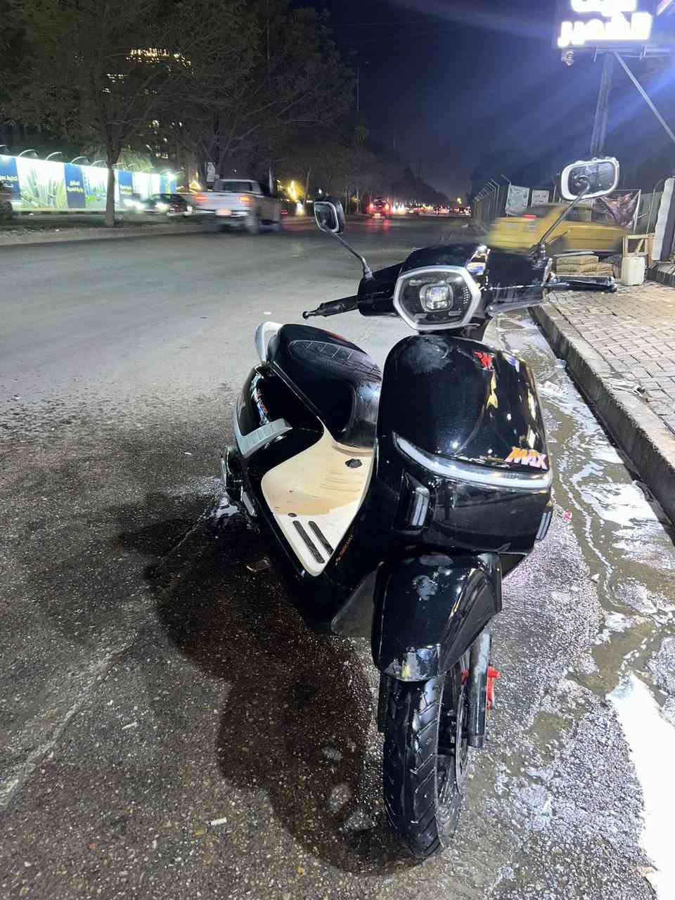 دراجه شحن  Max بطاريه ليثيوم  الكبيره مو صغيره ضمان 5 سنوات بل بطاريه  جديده استعمال 4 اشهر دراجه جديده وكلشي بيها شغال تمشي 99 تقفل تشغيل عن بعد مثبت سرعه 3 سرعات بيها   نظام البك وبصميتين 
السعر / مليون وبيها مجال . 
للتواصل واتساب *********** مكاني بغداد حي الجهاد
