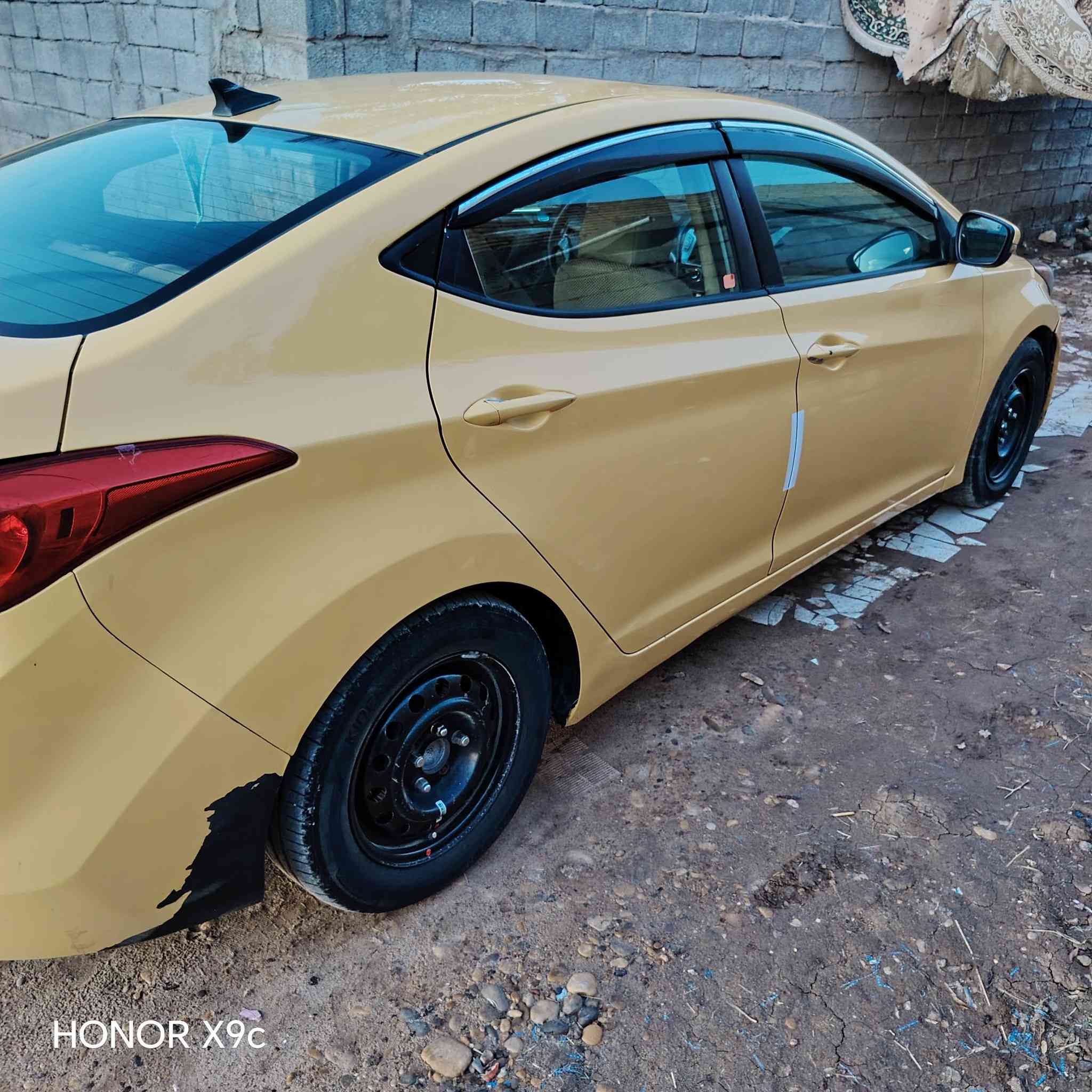 سلام عليكم النترا فول مواصفات موديل 2012 الرقم بغداد  دولي بصمة وفتحة حدادية جديدة  وكير و محرك  مكفولات  عدا قطعة واحدة  الباب الخلف السائق  
رقم الهاتف/ ***********
