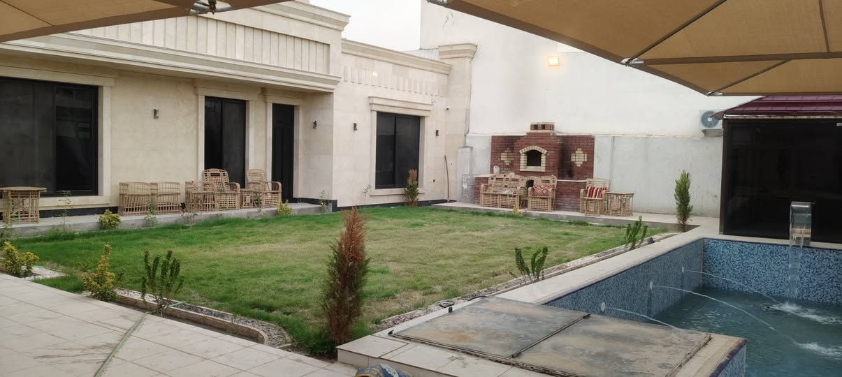 مزرعة للبيع مساحته 500 متر  وترهم للايجار المكان الدوانم قرب شرطه الخامسه تحتوي على مسبح و باربكيو  وطاقه شمسيه 20 امبير وباقي التفاصيل خاص ***********
