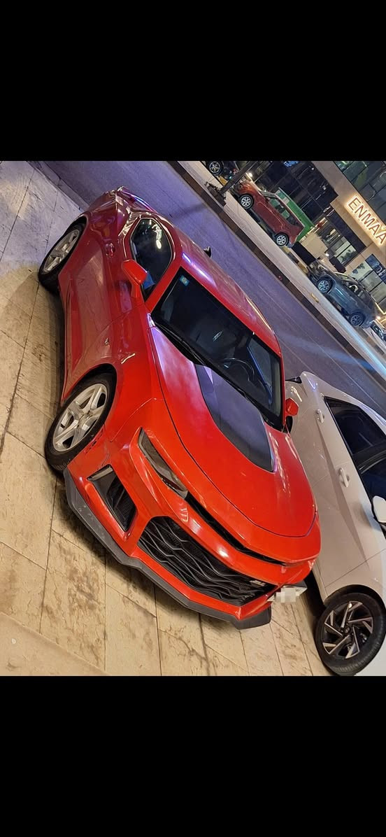 للبيع
كمارو 2020 RS لون احمر ناري السيارة اني مستوردها ع ايدي ومرقمة بغداد انكليزي باسمي صار 6 سنين استخدام جدا قليل مجودرها اغلب الاوقات حادثها فقط بنيد بدون دواخل محرك اربعه محرك وكير ع وضع الشركة ماشية 59 الف كليو للبيع الجاد يتصل ***********
