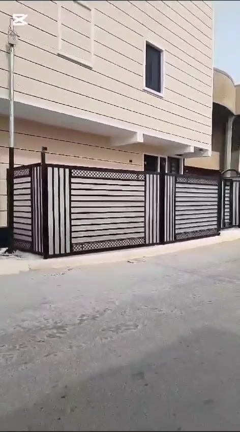 عماره للبيع مستعمل وثلاث شقق حديثه سنه٢٠٢٦ كول شقه تحتوي على  غرفتين وحمام ومطبخ وبلكونه جاهزه ماكو ر ماء تانكي كيزر مغاسل ايجار٥٠٠ طابق اول***********وات ساب***********
