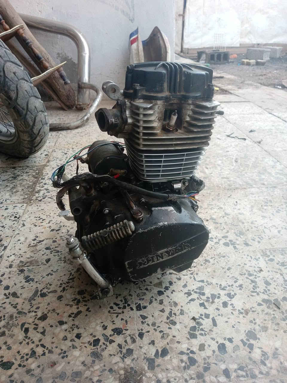 متوفر محرك ايراني ٥گير محرك مفتوح الداخل كله مشدود جديد واصلي وبي ضمان ونضافه90/100 السعر ١٥٠وبي مجال قليل مكان ديالى شهربان تواصل ***********
