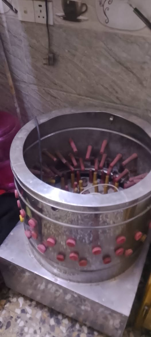 هلاسة للبيع جديدة شغالة سعره 150بكني البلديات قرب افران عسل الستفسار ***********
