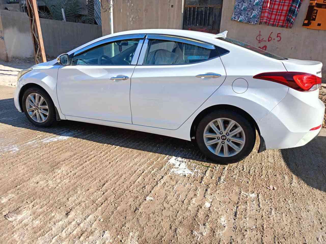 السلام عليكم سياره الالنترا للبيع 2015 خليجي رقم واسط بأسمي سنويه وهزه جديده صورها كدامك بلمنشور 
محرك 1800 خليجي  مابيها كل نقص سعرها 119 وبيها مجال مكاني كوت مركز مدينه شراي اتصل هذا رقمي ***********
