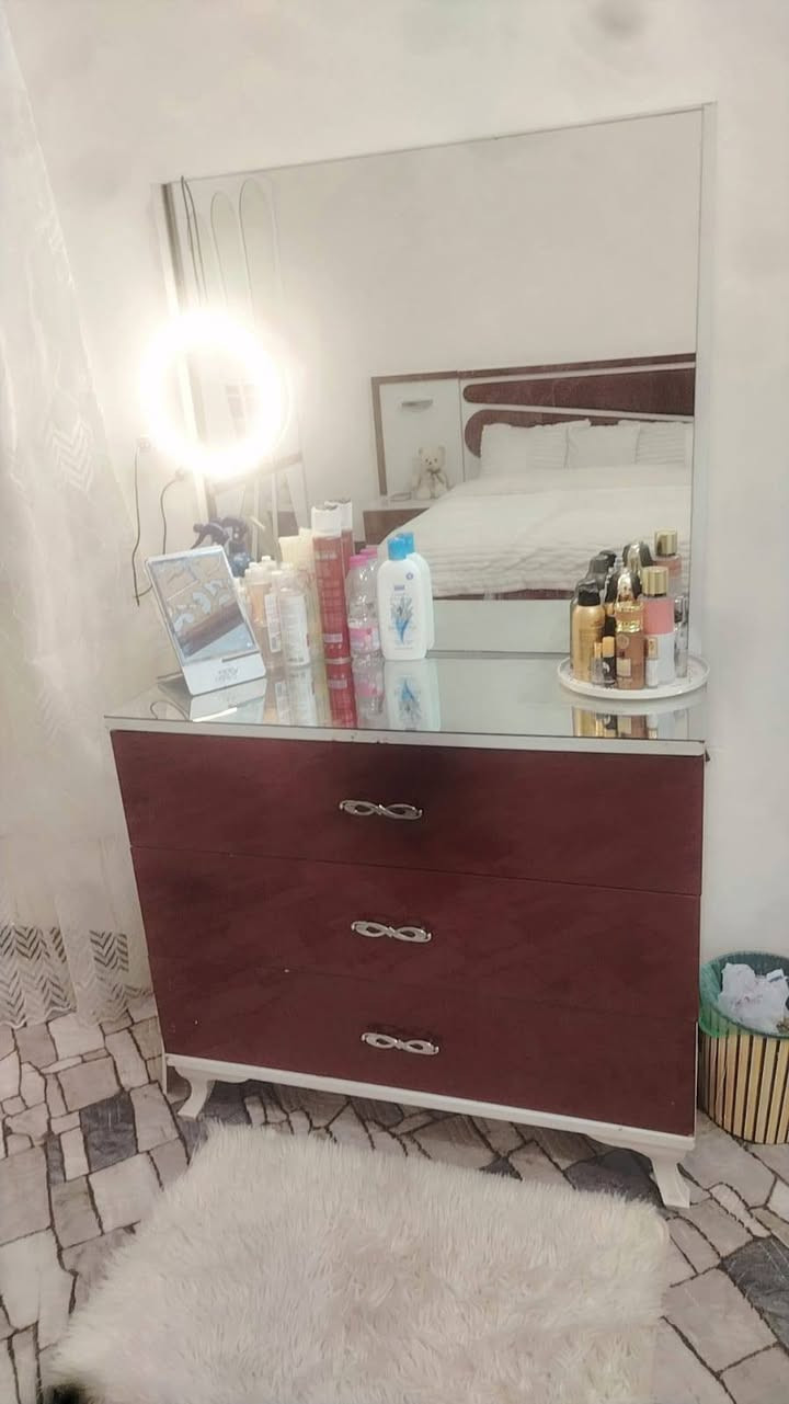 سلام عليكم غرفه تركيه للبيع بعدها جديده
350 بيها مجال
للاستفسار
***********
