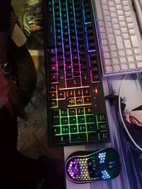 كيبورد وماوس بأضواء RGB للإضاءة بألوان مبهرة تعطي تجربة لعب ممتعة. الت...