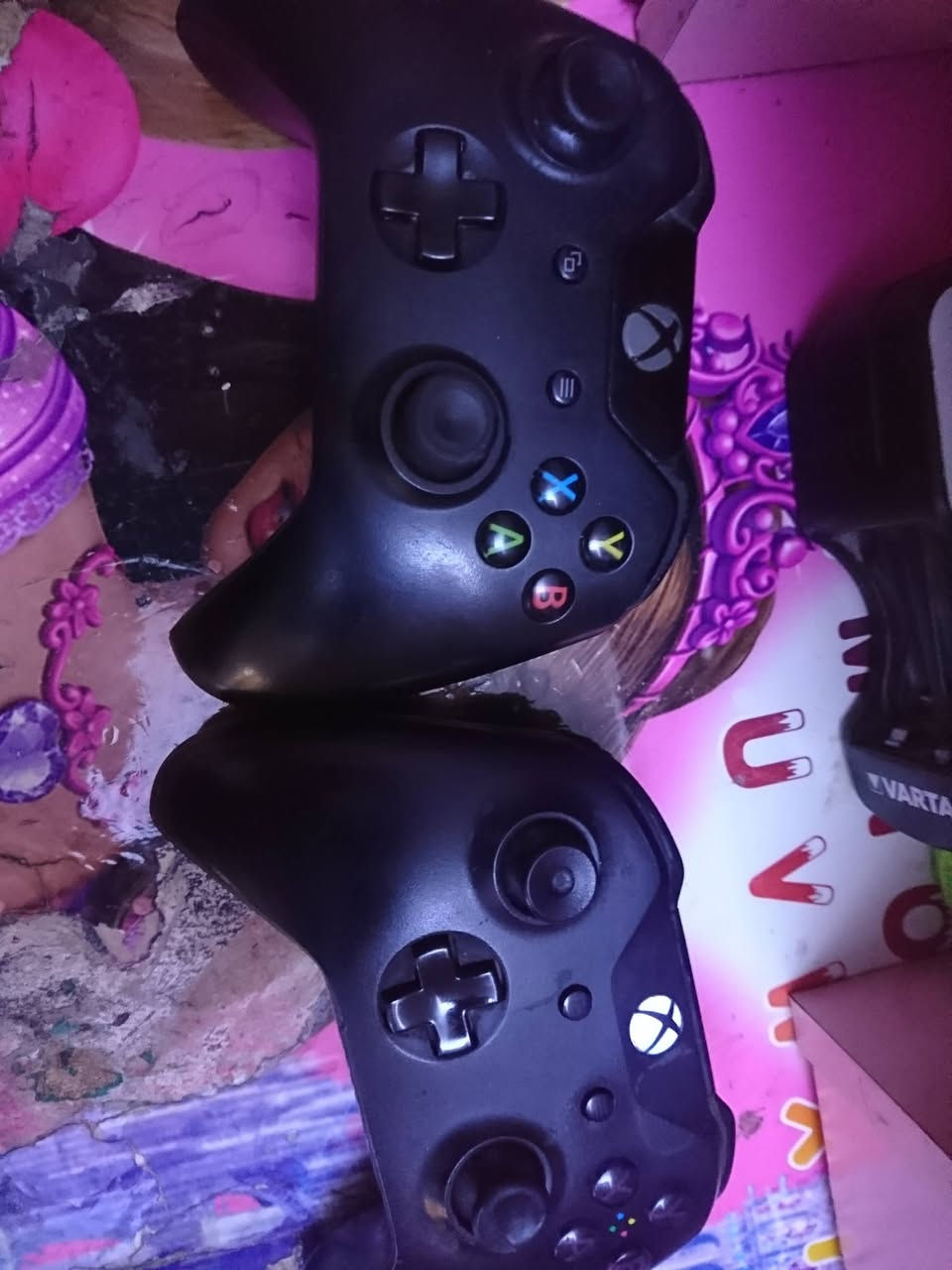 السلام عليكم إكس بوكس وان اس الذاكرة 1 تيرا لون بنفسجي بي مجموعة العاب جوستكات 2 جهاز اخو الجديد السعر 150 الف رقم الموبايل ***********
