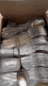 ملعقة طعام نوعية ممتازه 
سعر الكيلو 5٫500
للحجز والاستفسار على رقم ***********
يوجد خدمة توصيل جميع محافظات العراق بغداد 5  والمحافظات 6 اللاف
