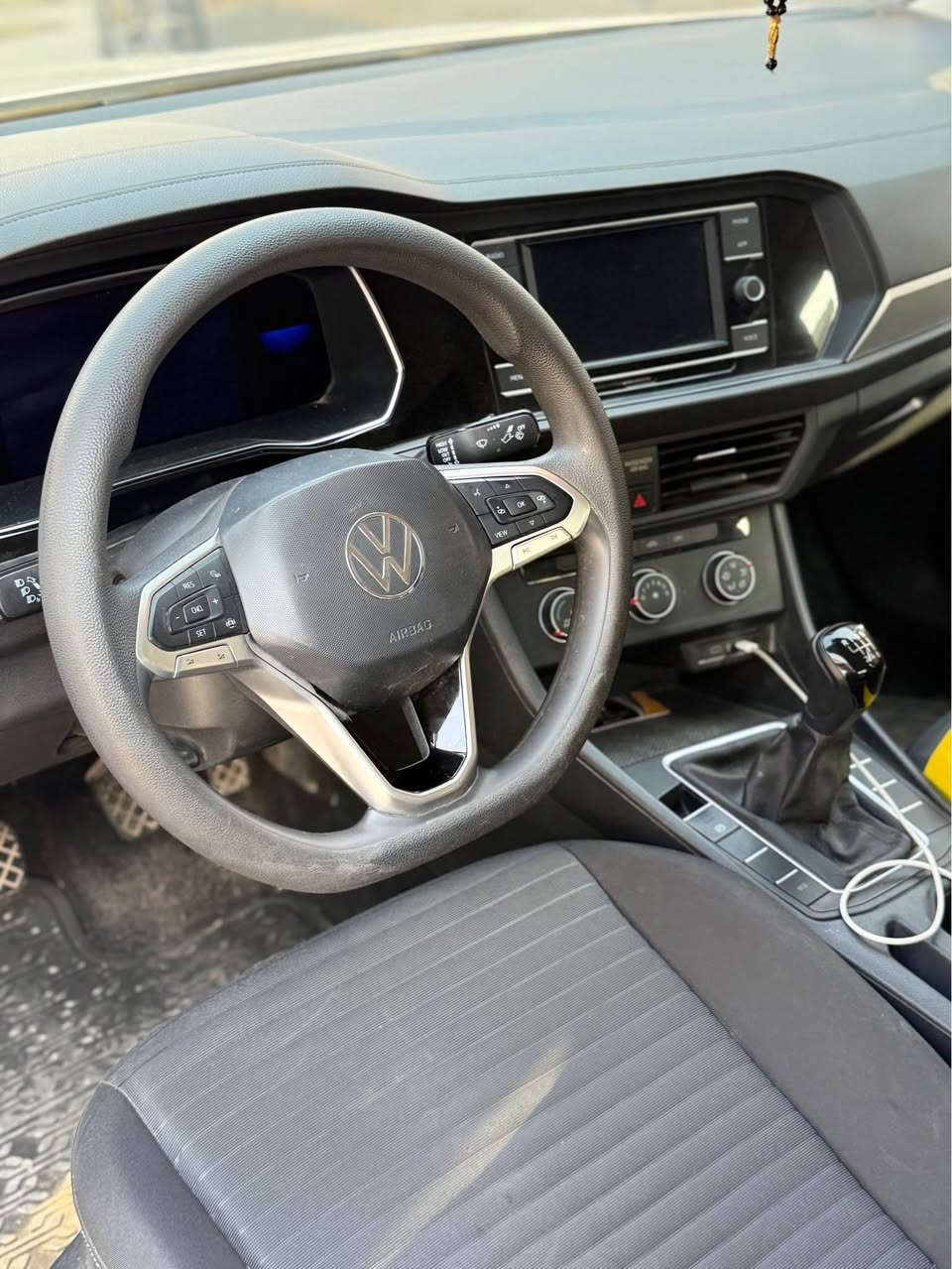 Vw jetta 2023 S 
گير حادي مكينه ١٥ و تؤربوو يه ك چامرلخ صبوخ بي داخلي ايرباگ شان و سوكان سيسته م پشت و پيش كه پس ٦٨ مايل رؤشتووه يه ك دينار مسروفي تيدانيه تب هه ولير *********** أربيل, العراق
