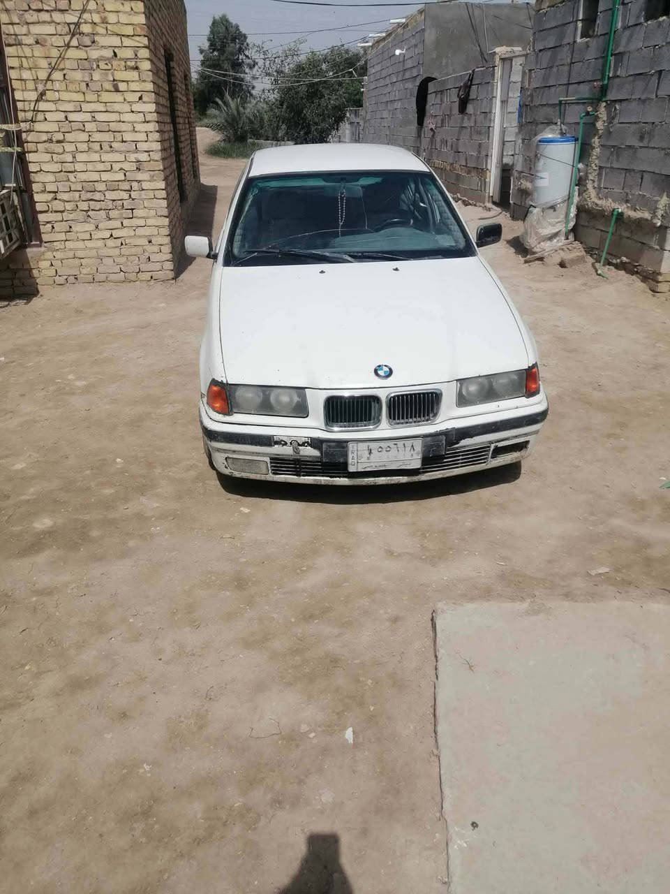 السلام عليكم  BMW للبيع باسمي
السعر 17 وبيه مجال للشراي 
مكان الديوانيه الحمزه الشرقي 
غير متواجد على فيس بوك 
للاستفسار ***********
