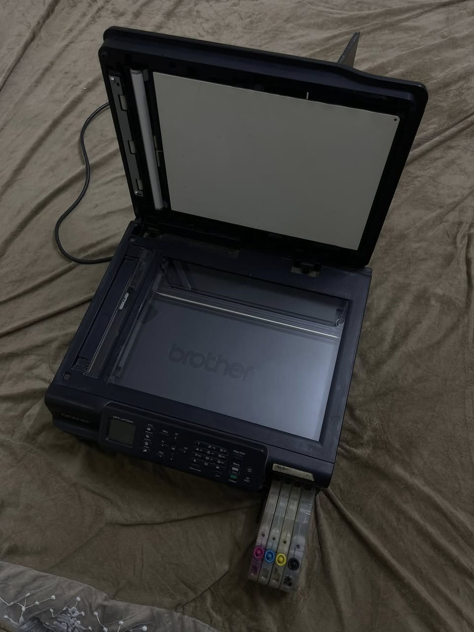 طابعه برذر ام الشاشه تطبع وجهين وتطبع ملزمه كامله وتستقبل من التلفون عبر البلوتوث وبيهه وايفاي وتنربط ع حاسبه فوللل للأخير هيه و وياهه احبار جدد مكاني بغداد شعب … (175)  بلاششش قفل | ***********
