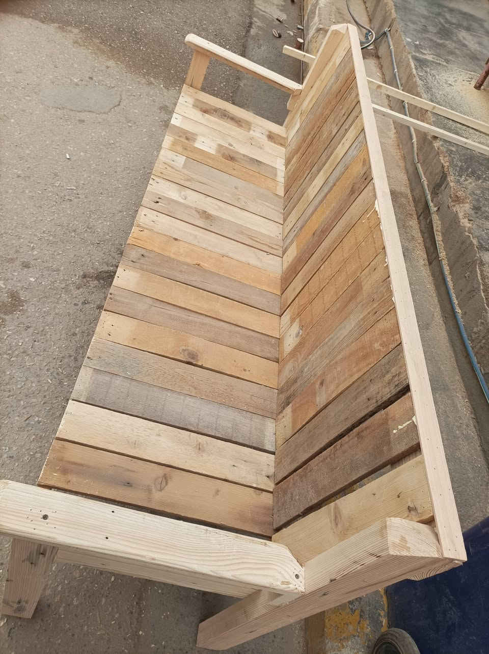 كرويتات جلوس طول مترين
حصيبه قرب جامع السنبل 
السعر 65 
***********
