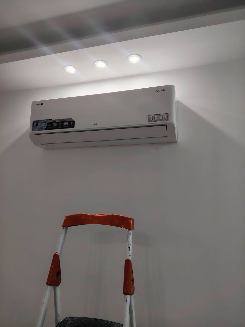 تم بعون الله تنصيب وجبة جديدة من أجهزة السبالت لعملائنا الكرام. نحن لا نقوم بالتركيب فقط، بل نهتم بأدق التفاصيل لضمان برودة ثلجية:
​🔹 تنصيب احترافي: بأيدي كوادر متخصصة تضمن لك نظافة وترتيب العمل.
🔹 تقنية الفاكيوم: نستخدم مضخة السحب (الفاكيوم) لضمان خلو الأنابيب من الرطوبة والهواء، مما يحافظ على كفاءة الضاغط (الكمبريسور).
🔹 ضمان سنة كاملة: ثقتنا بعملنا تجعلنا نعطيك ضماناً لمدة عام.
​📞 احجز موعدك الآن:
اتصل بنا على: ***********
الفني فداء للتبريد - جودة تستحقها.
