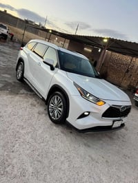 تويوتا هايلاند هايبرد 2022 بلاتينيوم اعلى فئة بلهايلاندر  ماشية 30 الف...