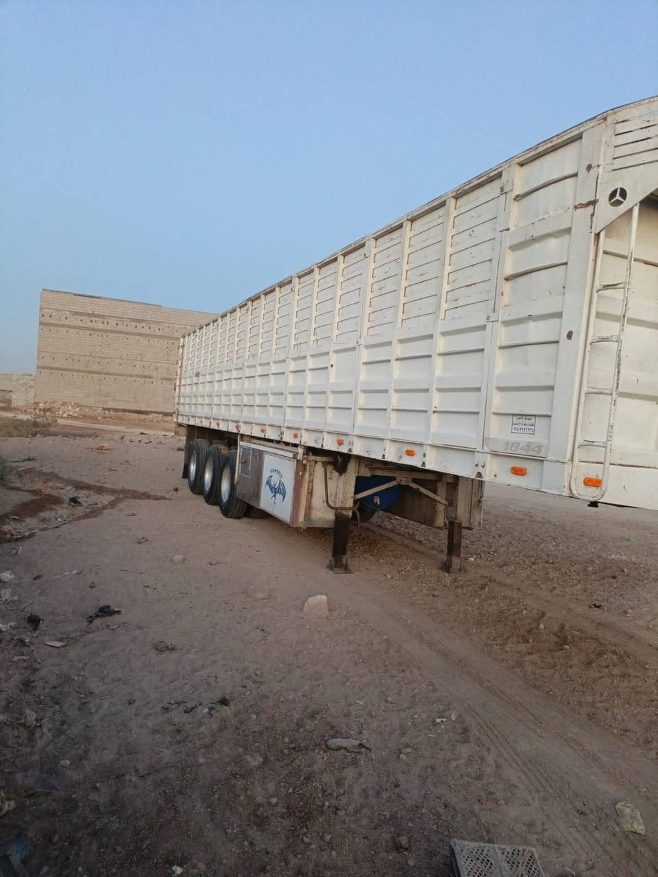 السلام عليكم للبيع عربانه.  حداده   اجناب  تخم تاير. شاصي 14 دناكير. 14 مطبخ وثلاجه طول 12 ونص السعر 125 وبيه مجال العنوان البصره. القرنه . استفسار   ***********
