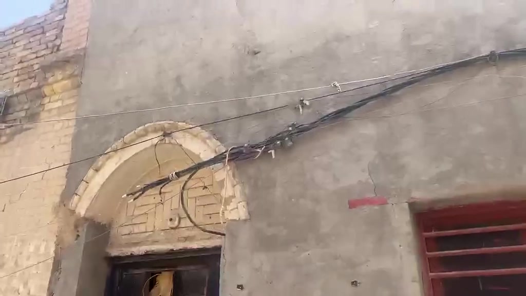بيت للبيع في شارع حيفا (بسعر مناسب جدا و مستعجل يرهم تقطيع ٦٤/٦٤ 
الموقع: نزلة الجسر الجديد باتجاه تقاطع الطلايع (جهة الفحامة)، يبعد 50م عن الشارع العام. فرع هادئ عرض 5 متر.
​المساحة: 128 متر (الواجهة 9م × النزال 14.5م).
​ طابو صرف، سند مستقل، تحويل مباشر (طابو المنصور).
​حالة الدار: مؤجر 
بناء قديم ينكسن بي عوزة ترميم بسيط اني ابيعلك ابسعر ارض 
​السعر (قفل نهائي): 900 ألف للمتر (الرجاء بدون كسر بالسعر).
​📞 للتواصل مع صاحب الدار: ***********
