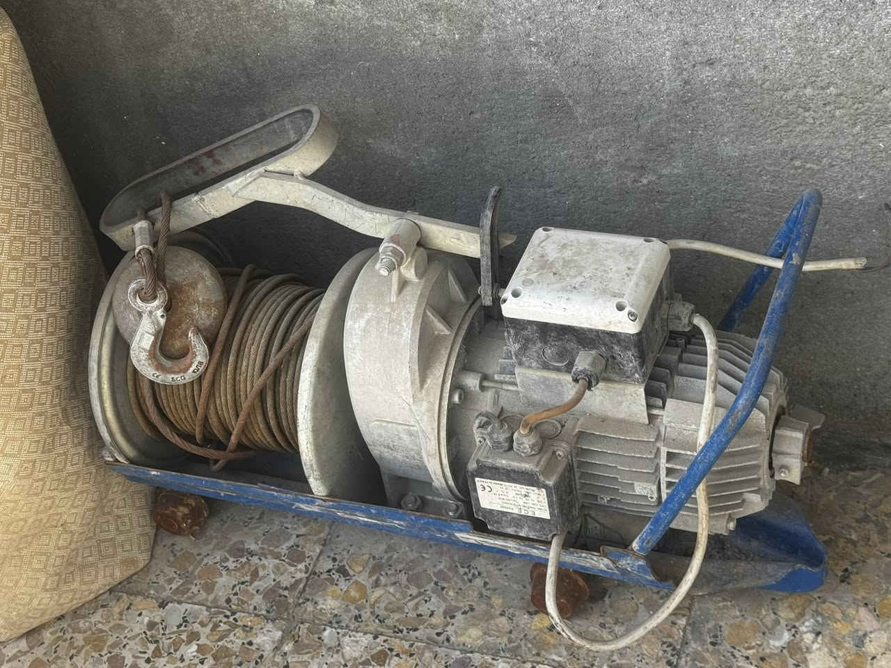 قوالب بلوك نضيفات سعر القطعه 250
ونج كهربائي نص طن.  900 الف

ميز فلافل  35 الف

مرجوحه 110
بيع مستعجل

رقم الهاتف ***********
