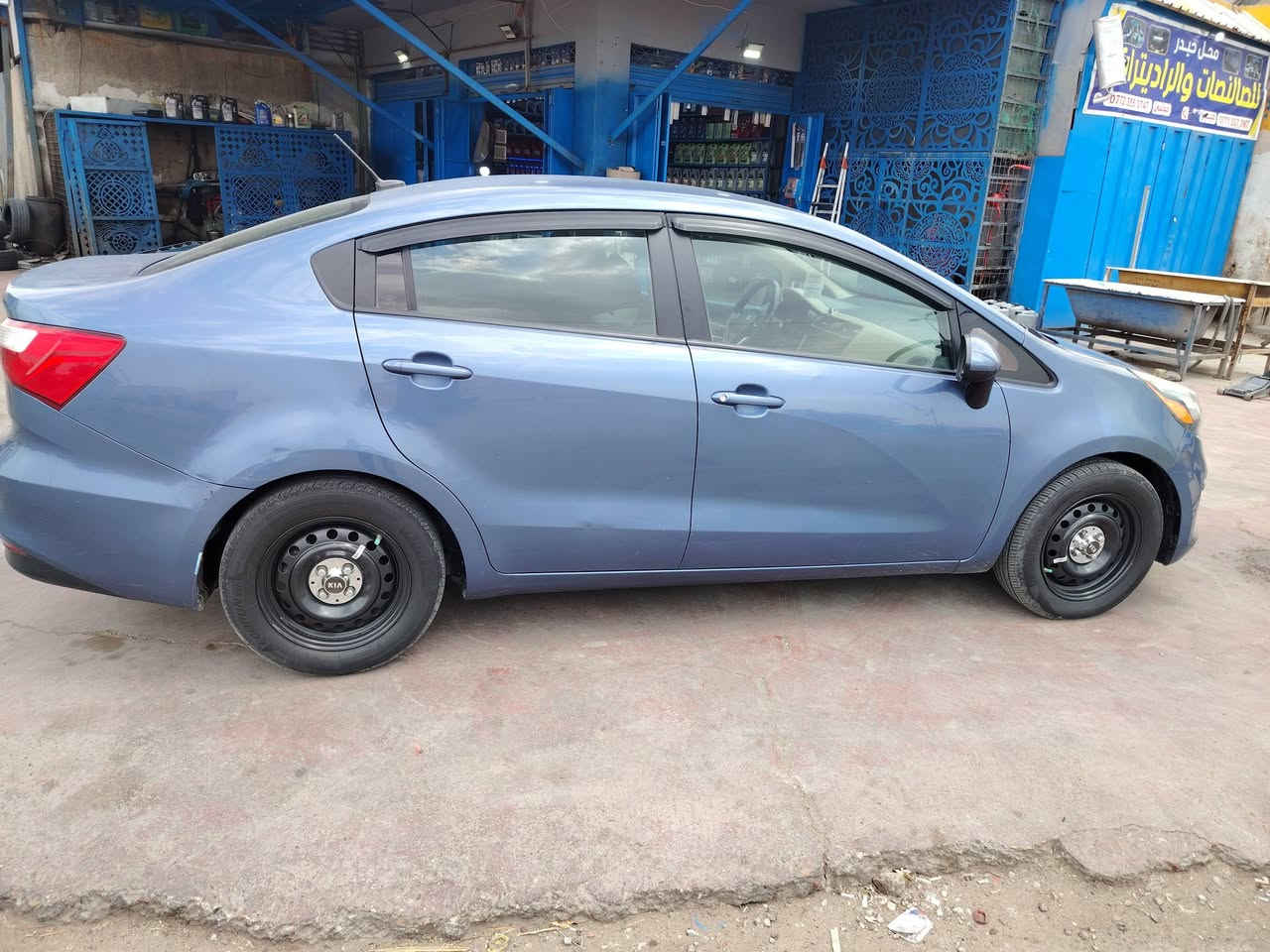 السلام عليكم كيا ريو مديل2016 كير عادي 7 نمر حادثه موضح كدامكم  مكينه ١٦٠٠ مشروع وطني  السعر ٨٥ ورقه وبيها مجال بسيط مكاني بغداد الجديدة الرقم ***********
