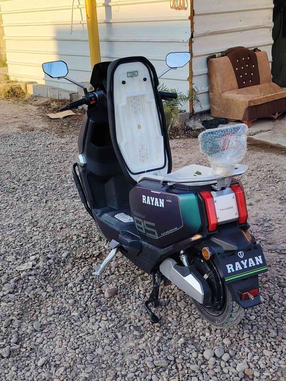 السلام عليكم دراجه شحن واحد عل واحد ما صار شهر من اشتريته فول موصفات واحد عل واحد لايت زنون لايت عالي دبل اشاير  تخم طبي كلشي كامل ويا  من ارقه واحسن النوعيات اذا عجبكم السعر خاص لون مميز ٧ الوان اي استفسار عن ا ***********متواجد
