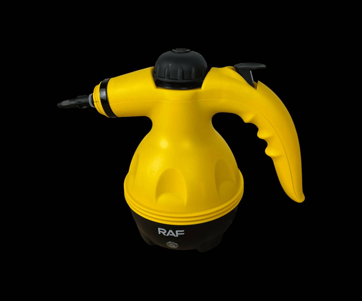 منظف بخاري محمول RAF R.1028 بقوة 1000 واط – 10 ملحقات متعددة

الاستخدامات

تنظيف وتعقيم الأرضيات، السيراميك، والرخام.

إزالة الدهون المتراكمة عن أسطح المطبخ والفرن.

تنظيف الزجاج والمرايا والنوافذ بدون مواد كيميائية.

تعقيم الحمامات والحنفيات والفواصل بين البلاط.

تنظيف الأرائك، الستائر، والمفروشات بالقماش المخصص.

إزالة الأوساخ من زوايا ضيقة يصعب الوصول إليها.

تعقيم لعب الأطفال وبعض الأسطح الصلبة بالبخار.

المميزات

قدرة كهربائية: 1000 واط لأداء قوي وسريع.

سعة خزان الماء: 350 مل.

درجة حرارة البخار: حتى 100° مئوية.

ضغط بخار أقصى: 3 بار.

معدل تدفق البخار: 25–30 غرامدقيقة.

زمن التسخين: تقريباً 3 دقائق.

تشغيل على كهرباء: 220–240 فولت | 5060 هرتز.

نظام أمان بغطاء محكم وصمام حماية للضغط.

تصميم محمول وخفيف الوزن وسهل الاستخدام.

سلك طويل بطول 250 سم لحرية حركة أكبر.

يعمل بدون الحاجة إلى مواد تنظيف كيميائية.

10 ملحقات مختلفة لتعدد الاستخدامات.

محتويات الصندوق

الجهاز الرئيسي RAF R.1028.

خرطوم مرن.

رأس بخار مستقيم.

رأس بخار منحني.

فرشاة دائرية.

قطعة تنظيف زجاج.

قاعدة مسطحة مع قماش تنظيف.

كوب قياس.

قمع تعبئة.

حلقات مطاط احتياطية.

الملاحظات

لا يُفتح غطاء الخزان أثناء التشغيل أو قبل تفريغ الضغط.

يُستخدم ماء عادي فقط داخل الخزان.

يُنتظر حتى يبرد الجهاز قبل إعادة التعبئة.

يُفصل الجهاز عن الكهرباء بعد الانتهاء من الاستخدام.

يُحفظ بعيداً عن متناول الأطفال.