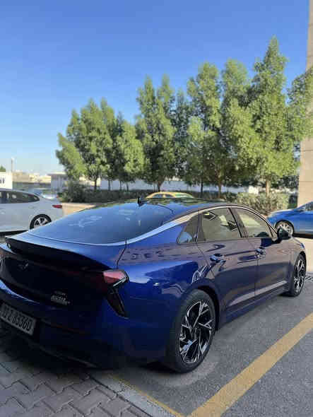 السلام عليكم شباب k5 2025 بغداد بأسمي ماشيه15.000 الف ميل  السياره لونها ازرق (چويتي) فول موصفات 
حادثها البنيد فقط بنيد مبدل + مصبوغ نفس الون + صور الحادث مرفقه ب منشور 
ملاحظه *(بنيد +دعاميه اصلي تفصيخ+ تك لايت اصلي تفصيخ لد برتقالي )
السياره كلش جديده وحلوه وبالحيقيقه احلا من الصور 
المواصفات:
 • الموديل: 2025 الشكل الجديد 
 • اللون : ازرق (چويتي)
 • الفئة: GT-Line فول بانوراما
 •  أوتوماتيك 8 سرعات
 • المحرك: 4 سلندر  سعة 2.5 تنفس طبيعي 
 العداد: (15الاف ميل ) )
 • شاشة لمس كبيرة متصلة الكترونية (قياس 10.25 )
 • نظام ملاحة GPS
 • نظام صوتي فاخر 
        . شاشة دشبول ديجتل إلكتروني 
 • بلوتوث + تايب سي + أبل كاربلاي + أندرويد أوتو لاسلكي بدون كيبل 
 • شحن لاسلكي للجوال
 • دخول وتشغيل ذكي (بصمة)
 • تشغيل عن بعد
 • مقاعد أمامية كهربائية
 • تسخين المقاعد
 • نظام تكييف مزدوج 
 • إضاءة داخلية LED
 • نظام اختيار وضعيات القيادة (Eco - Sport - Comfort وغيرها)
 • حساسات أمامية وخلفية 360 درجة
 • كاميرا خلفية عالية الدقة
 • جنوط رياضية مقاس 18 إنش
 • أنوار أمامية LED بالكامل
 • أنوار نهارية DRL
 • أنوار خلفية لد متصلة 
 • مرايا كهربائية مع إشارات
وبيها بعد هواي مواصفات سعرها213 ورقه وبيها مجال كلش قليل 
مكان السياره بغداد حي الجامعه 
للأستفسار ***********
