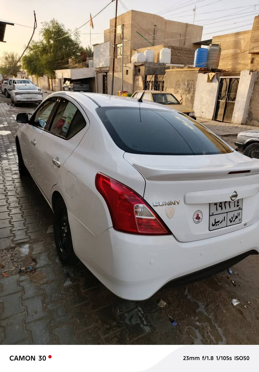 السلام عليكم نيسان سني هندي بليته زركه موديل 22 كفاله بيها بارد بل بنيد قليل كلش مكينه وكير تبريد ضربه صبغ معجون كفاله السياره جاهزه كلش أي نقص ما بيها مكان السياره البصره المعقل  السعر 115 أي استفار اتصل ***********
