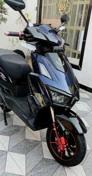 السلام عليكم 
دراجه شحن للبيع 
سكنس ماتركس
بطاريه ليثيوم بلادي ✅ 
21امبير قدره البطاريه ☑️
نضافه مبينه بالصور 
اربع سرع ✈️✈️
نضام الرجوع الى الخلف R✅
دبلات رياضيه غازيه 🏅
دسكات رياضيه 🎖️
لايت زنون عالي ناصي 
السعر :880وبي مجال 
للعلم سعر الجديد مليون و200
لاستفسار ***********واتساب موجود 
المكان :فلوجه -ناحيه الصقلاويه
