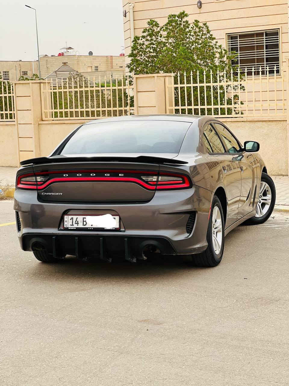 السلام عليك
جارجر 2016 اصل. معلايه 2023
مرقم بصره تحويل ثاني يوم 
محرك 3.6 / سته سلندر
تخم تايرات جديد 
محرك وكير ولا غلطه 
ضربتهة جاملغ وبنيد وباب خلف السائق
الباب بعده ع ضربته خفيفه مبينه بالصور 
السعر 145$ وبي مجال قليل كلش
مكاني بصره 
للأستفسار:
*********** الزبير, البصرة
