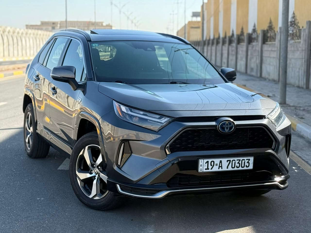 سلام عليكم تيوتا راف فور SE PRIME - PLUG - IN - HYBRID
رقم كربلاء الدولي تحويل مباشر 
الموديل : 2022 
عداد المسافه : 46 الف mill
حجم المحرك : 2500 هايبرد +كهرباء
 الضرر : باب خلفي يمين تبديل نفس اللون بدون دواخل ايرباك برده طاك ومصلح سستم 

المواصفات SE PRIME .. ✔️
فتحة سقف - بصمة تشغيل وابواب 
تشغيل عن بعد - تبريد قطعتين - فور ويل
صندوق كهرباء - كرسي سائق كهرباء 
مقاعد تدفئه اماميه + خلفيه + تدفئه ستيرن
لايت زينون عدسة تحكم كهرباء 
لد نهاري ليلي - هاند بريك كهرباء 
السياره جدا نضيفه سبير مانازل وأرضيات الشركة ربل كامله مع كتلوكات الشركة ✅
((السعر 280 ورقه ))
للاستفسار ***********
