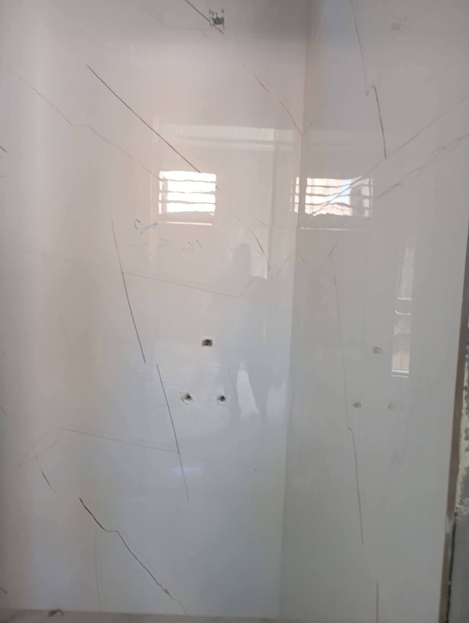 بيت 120 متر خلفي بحي اور بناء حديث وخارطه مميزه يحتوي على غرفتين ومطبخ وصحيات واستقبال وطارمه بيع سريع السعر 115
اي استفسار هذا رقمي ***********
